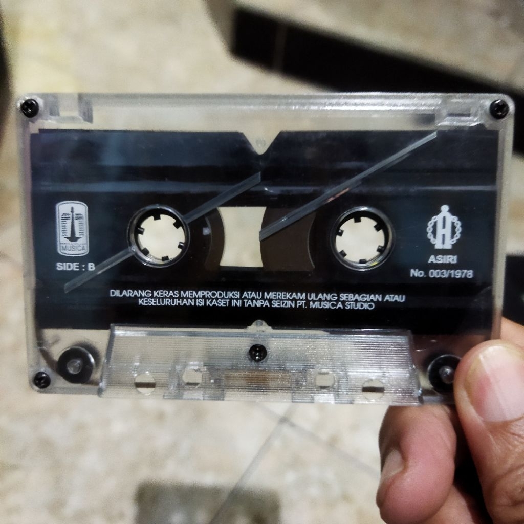 kaset ungu melayang (hanya kaset)