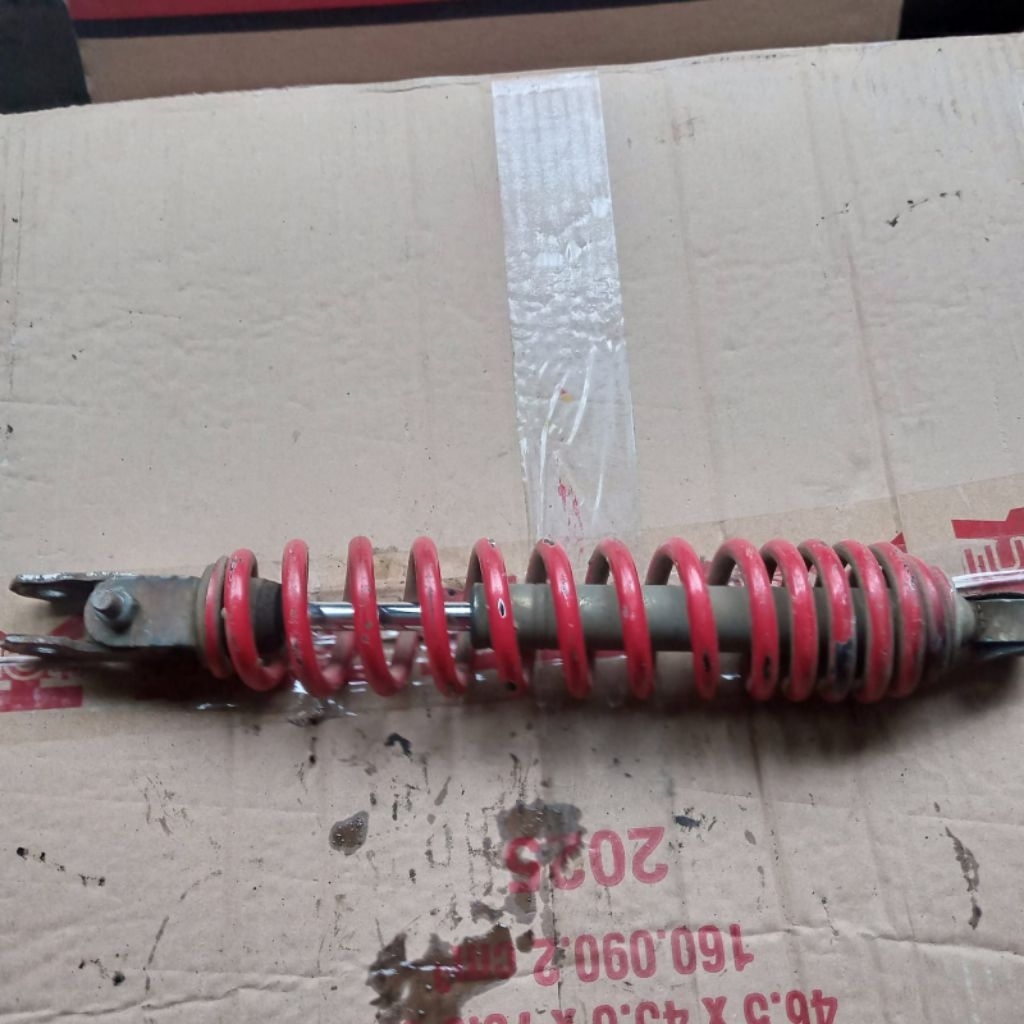 shock belakang suzuki spin