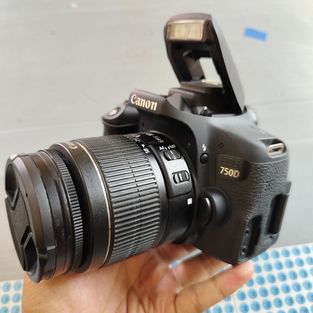 CANON 750D