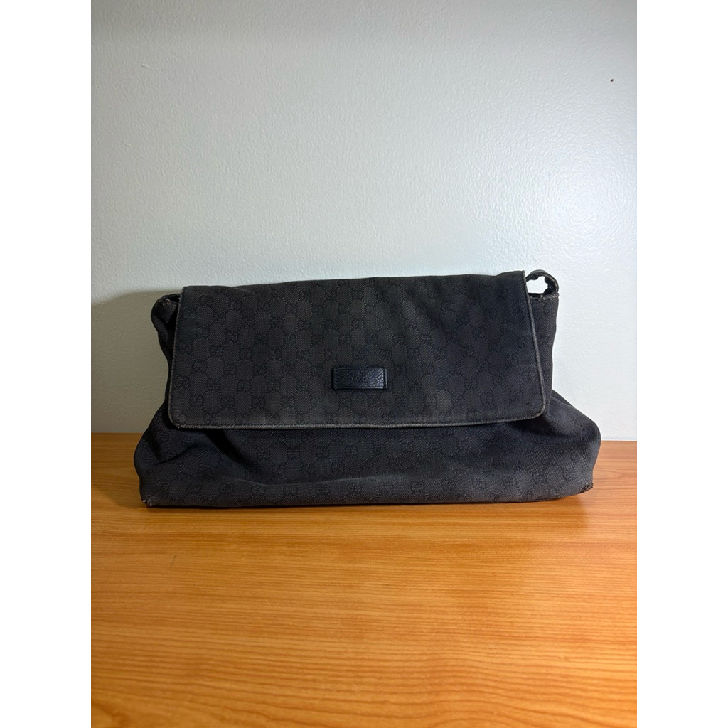Authentic Gucci Messasnger Bag
