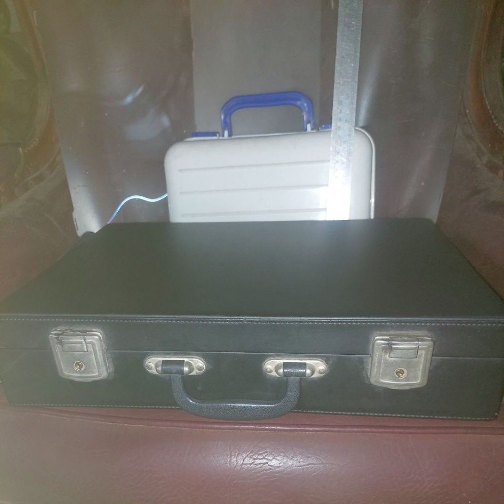 Tas/koper kerja/dokumen