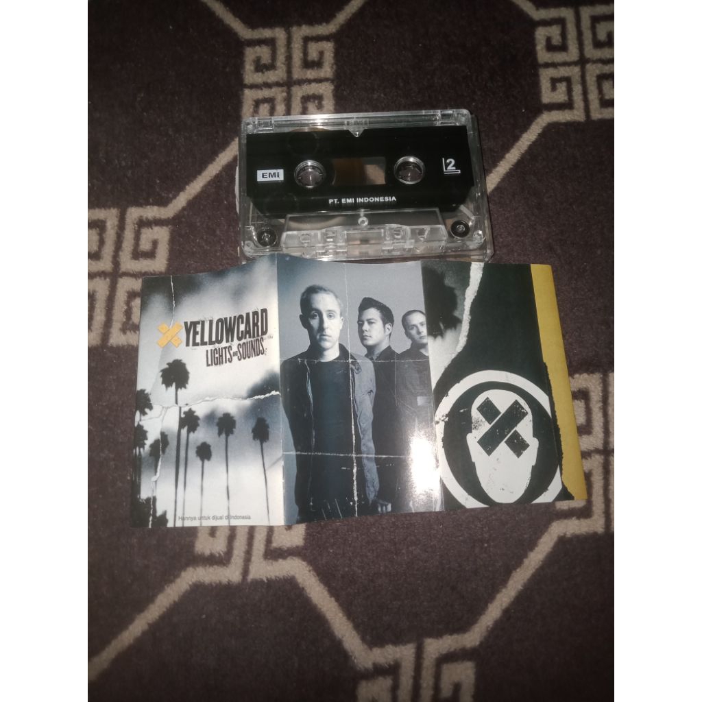 kaset pita yellowcard light and sound