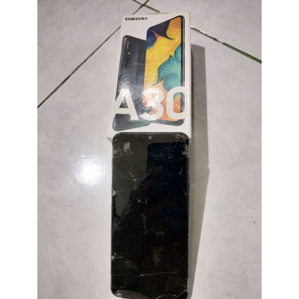 Samsung Galaxy A30 Matot