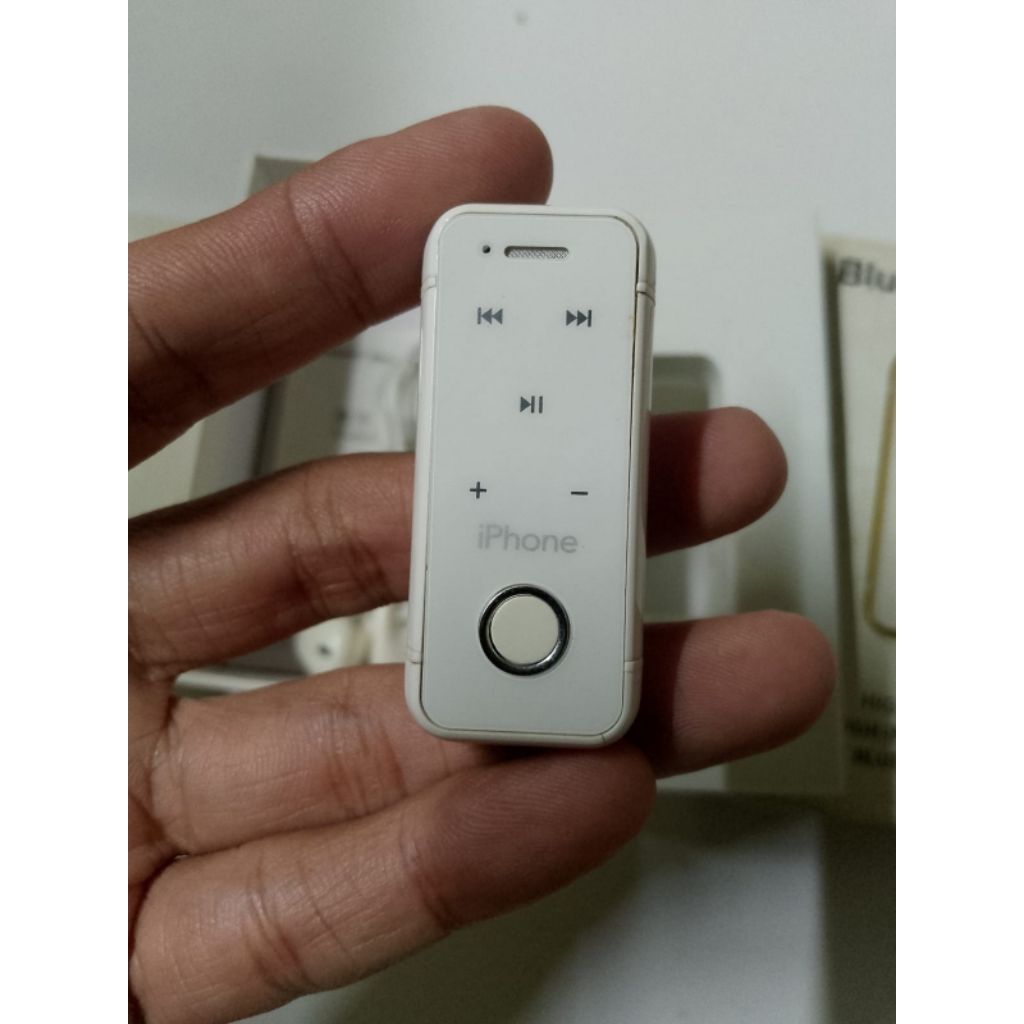 headset bluetooth iPhone nyala Normal