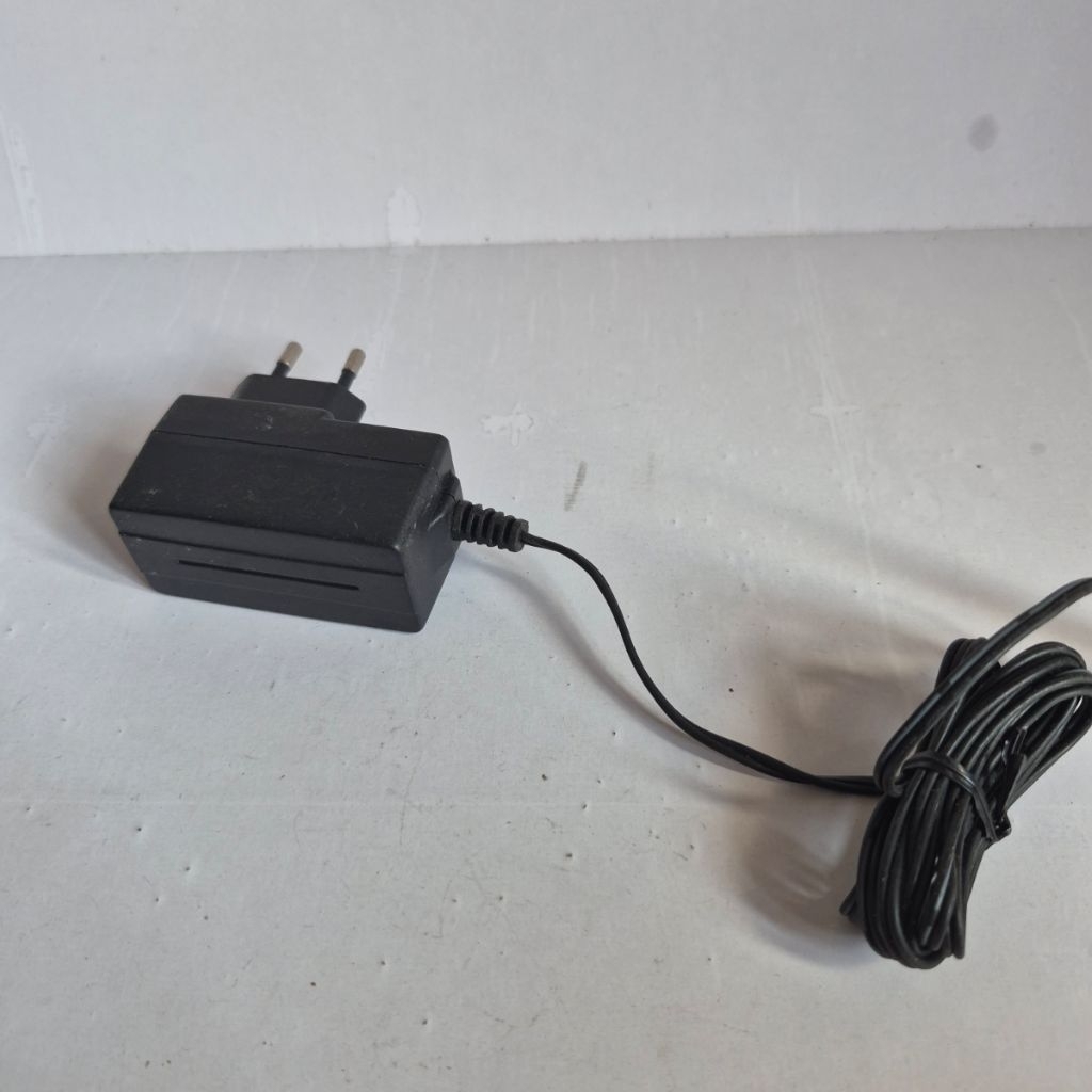 adaptor ac-dc 12V 1.0A