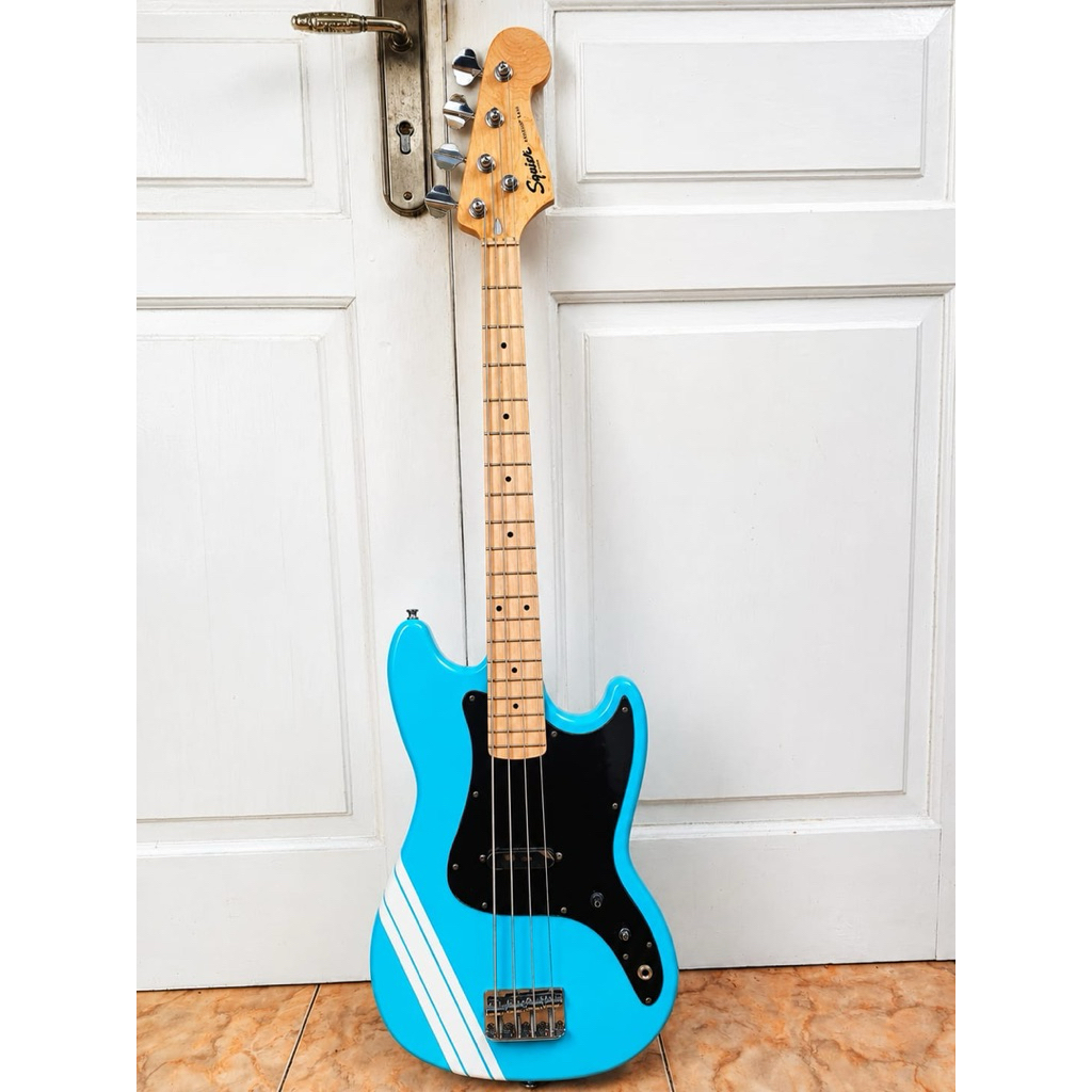 squier bass bronco