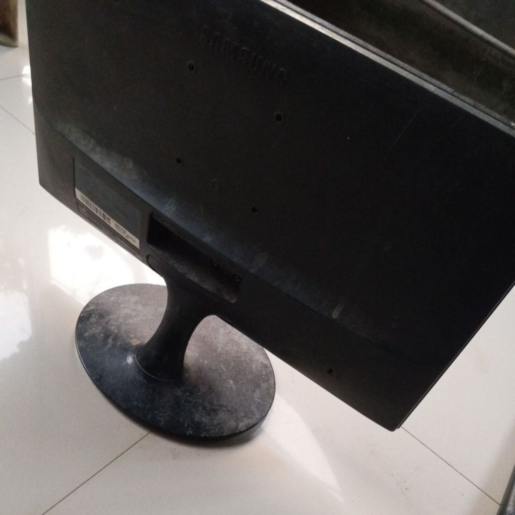 mesin led monitor Samsung S19D300HY
