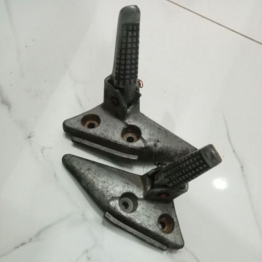 STEP FOSTEP BELAKANG SUZUKI SPIN ORI COPOTAN MOTOR SIAP PAKAI