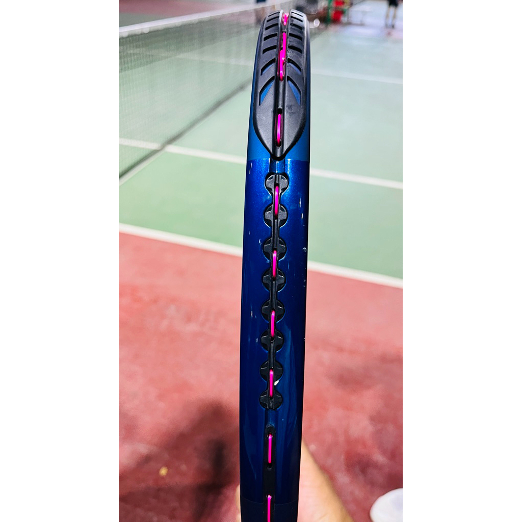 raket tenis wilson triad three