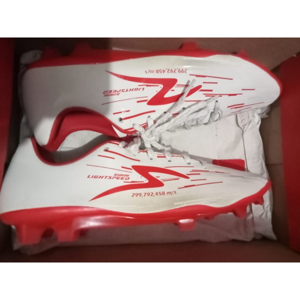 sepatu bola specs ls reborn