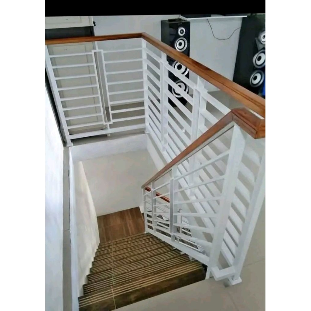 Railing tangga minimalis modern pegangan kayu Meranti super, (harga permeter).
