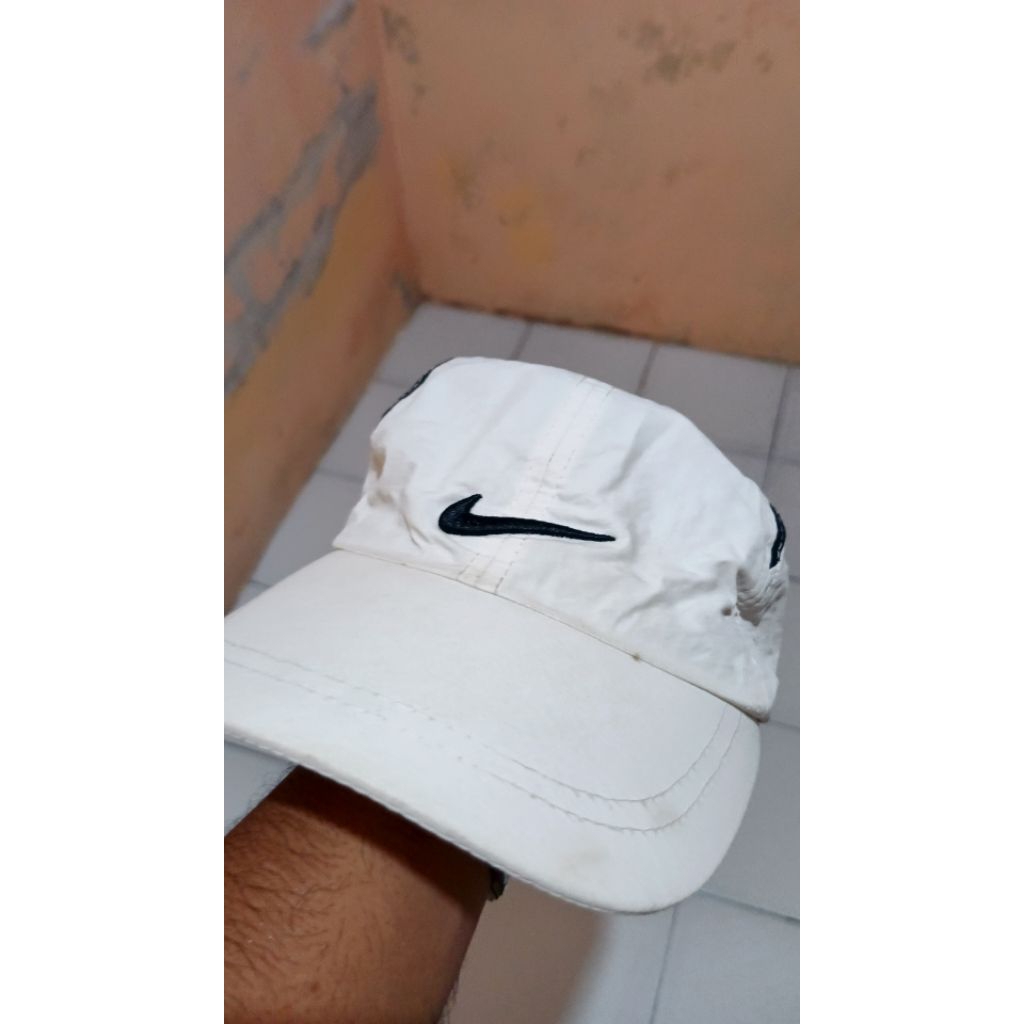 Topi Nike Vintage Hitam Putih Second Original