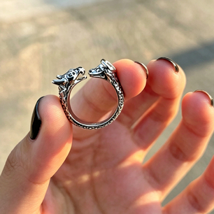 Cincin Naga KembarCincin Mistis Naga Kembar Desain GothicCincin Perak Anti Karat Desain Naga Kembar 