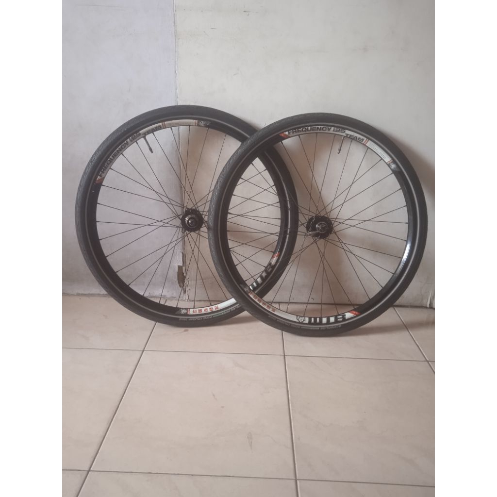 wheelset WTB 27.5 inch Hub freehub Novatec Ban Schwalbe