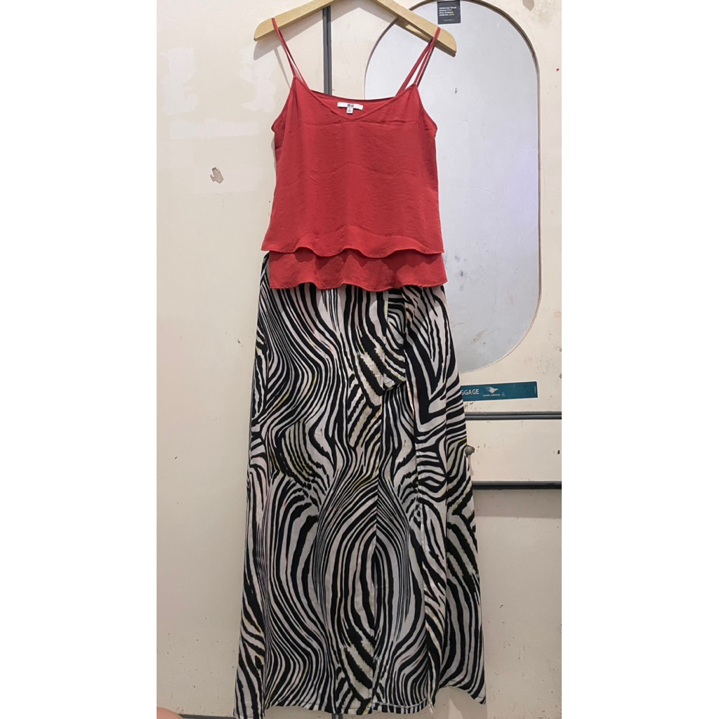 Set/Stelan Uniqlo Tanktop dan Rokcel Zebra Outfit Pantai