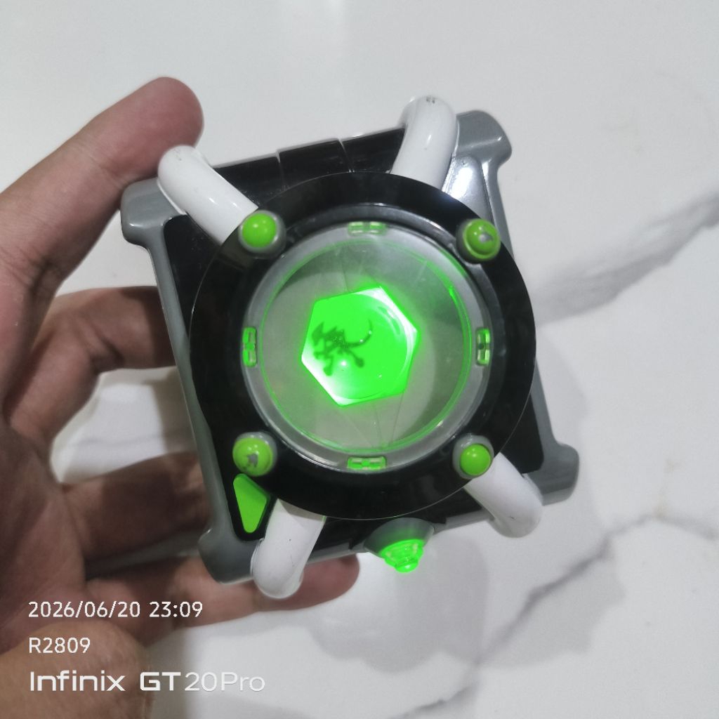 Ben 10 Omnitrix Deluxe playmates original