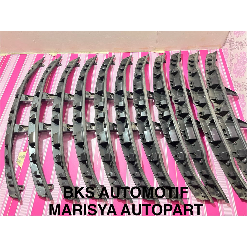 BREKET GRIL FORTUNER VNT TAHUN 2012-2015 ORIGINAL