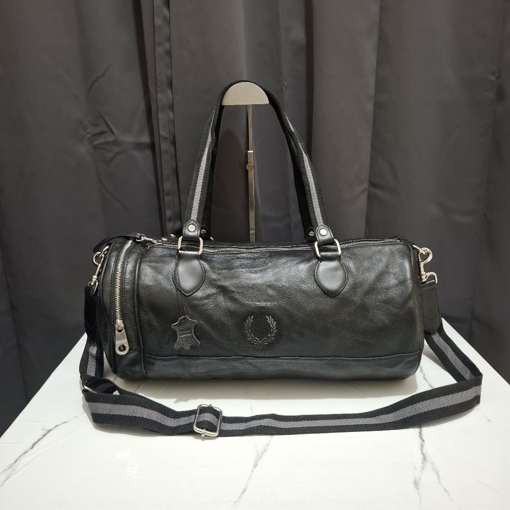 FRED PERRY Vintage Barrel Bag Duffel Bag Travel Bag Kulit Asli in Black