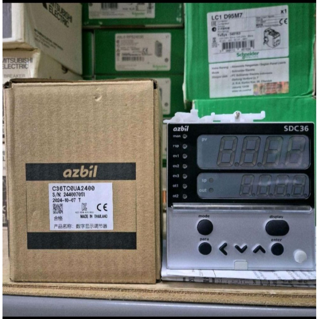 Temperature Controller azbil SDC36 C36TC0UA2400 Original