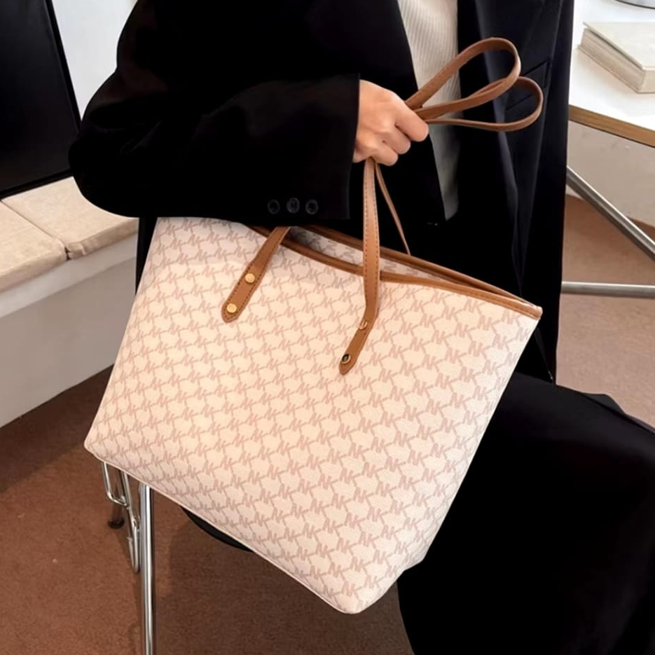 Tote Bag LUXY Free Gantungan Pompom - Tas Bahu Wanita Terbaru