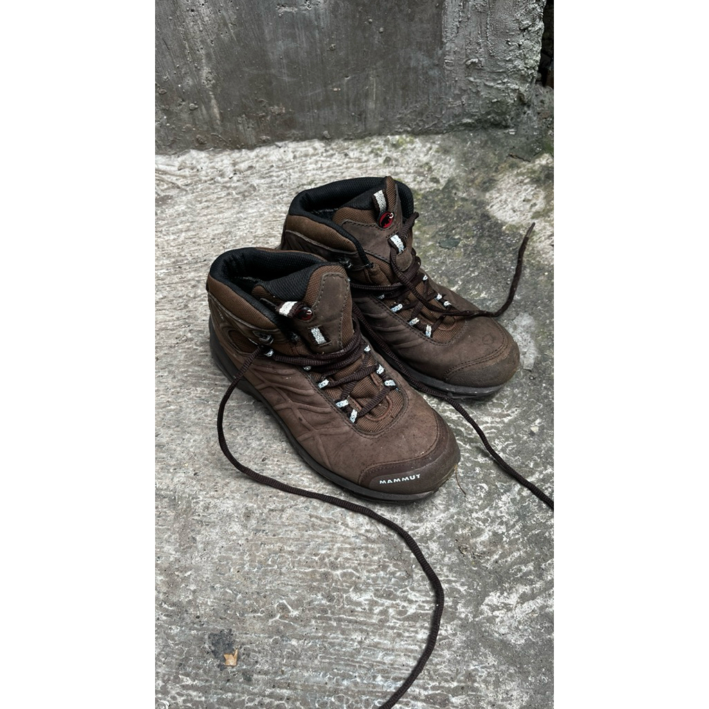 sepatu mammut