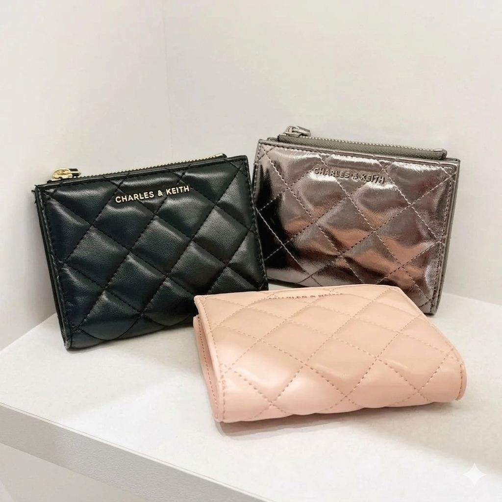 C Alva Quilted Top-Zip Small Wallet dompet lipat wanita