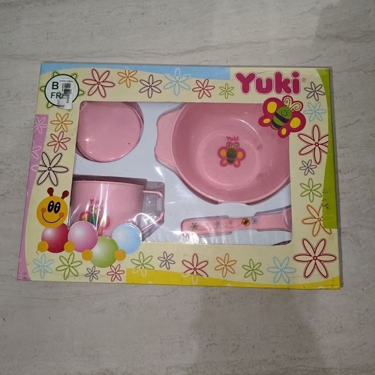 Set makan bayi - Yuki baby gift set 4 in 1