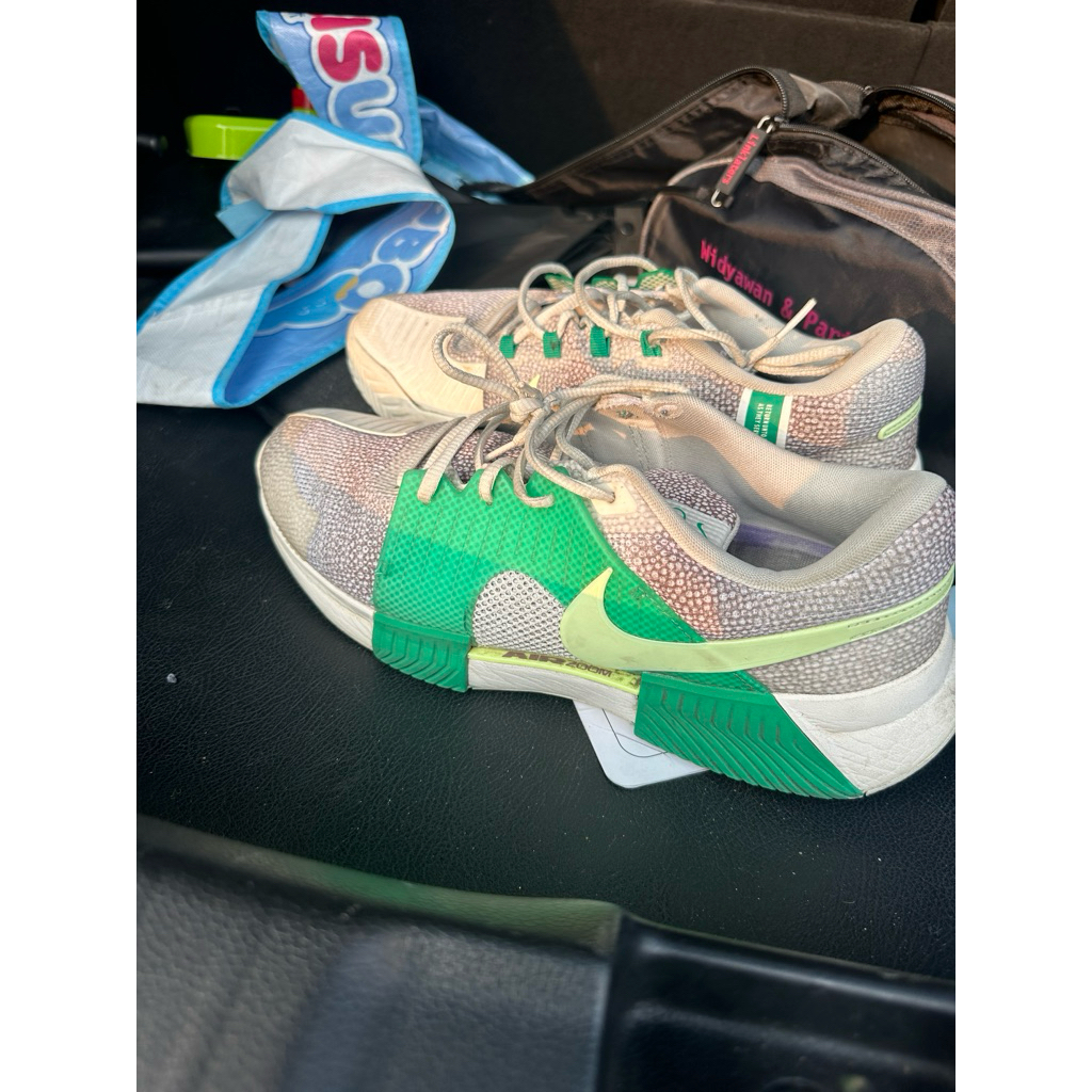 sepatu tenis nike second