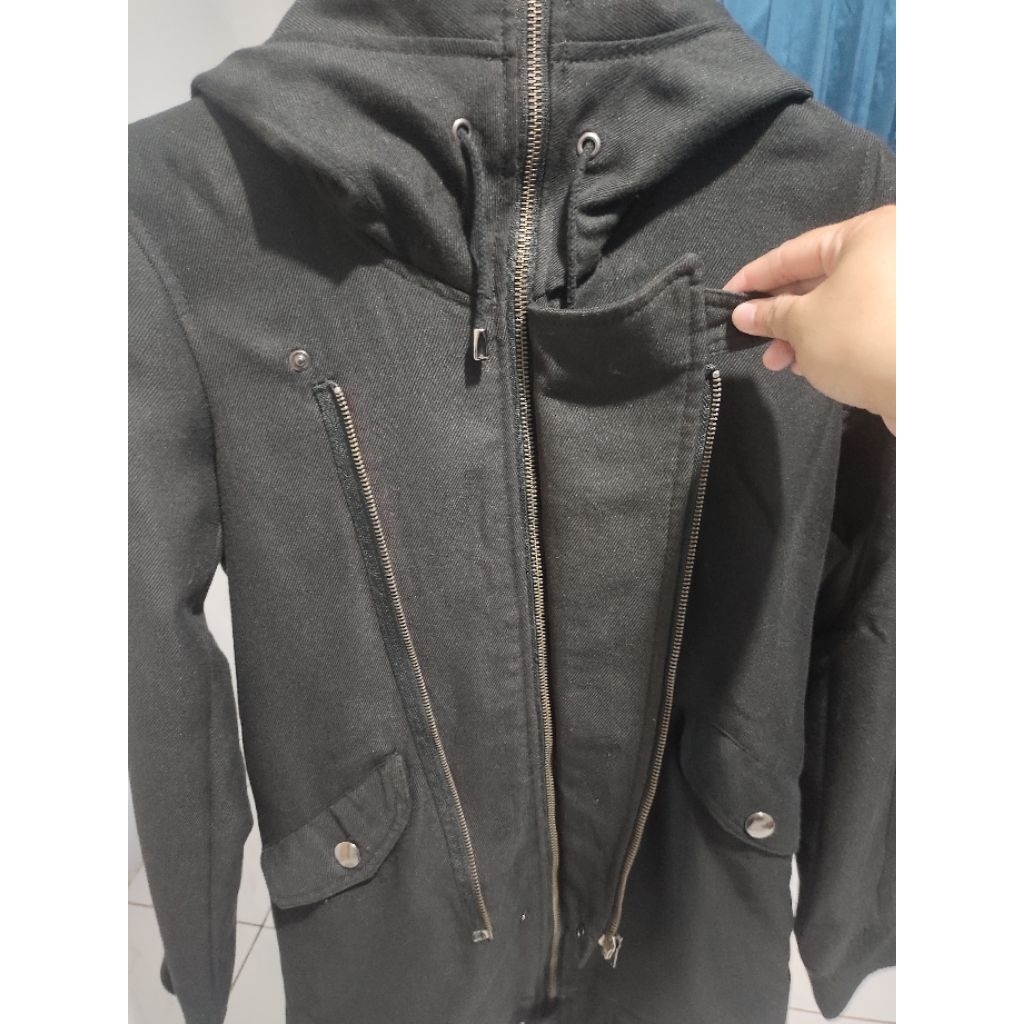 Jaket Hitam Unik
