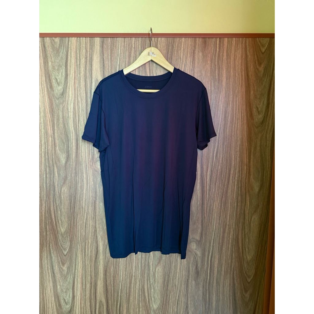Baju Kaos Uniqlo Airism Navi Bahan Lembut Second