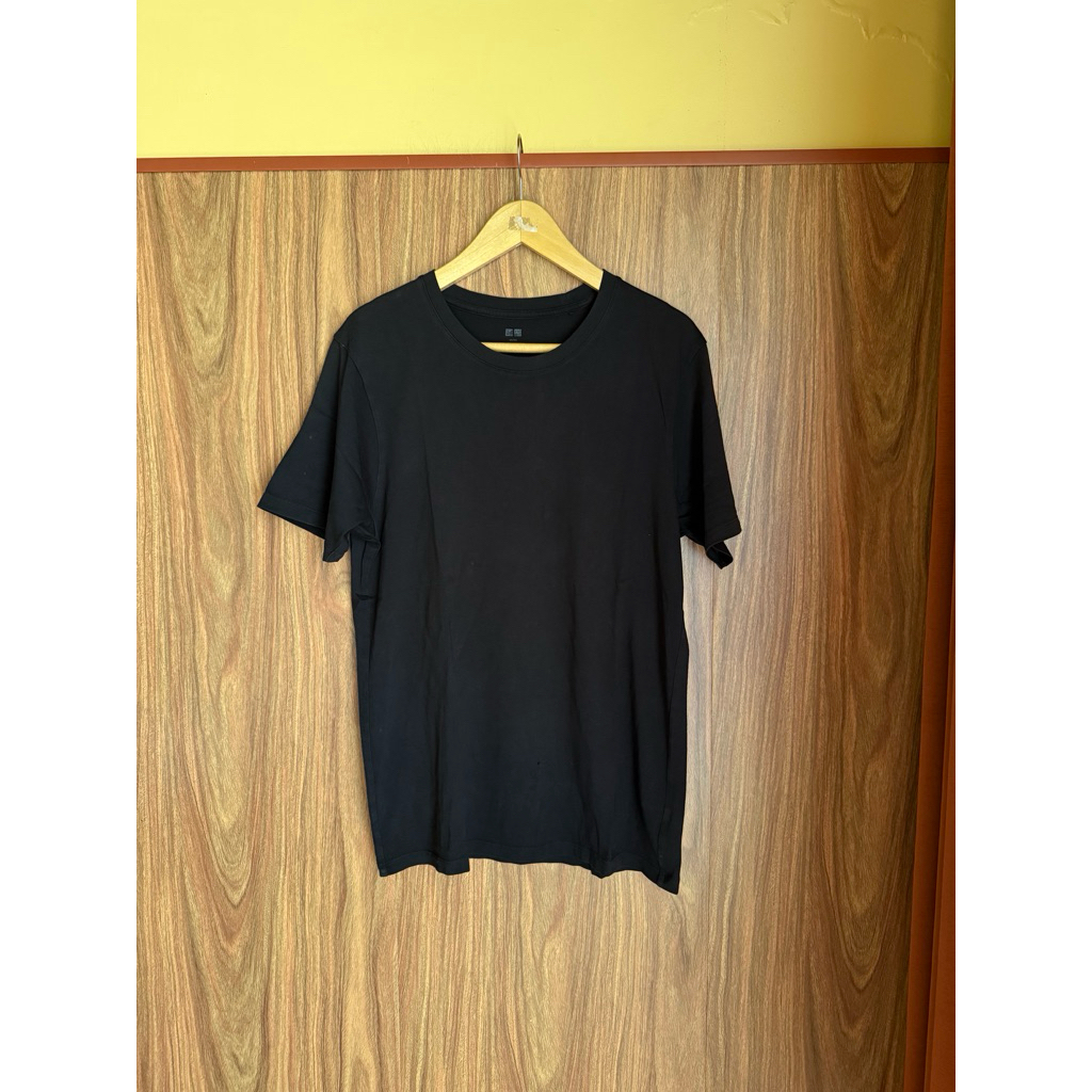 Baju Kaos Basic Uniqlo Supima Hitam Second