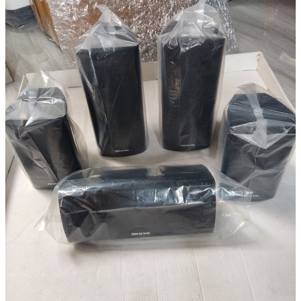 Onkyo Speaker Set 5 PCS  Like New
