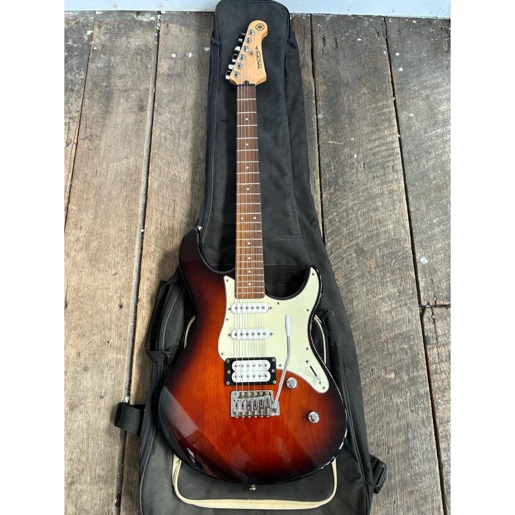 GITAR YAMAHA PACIFICA PAC 112V