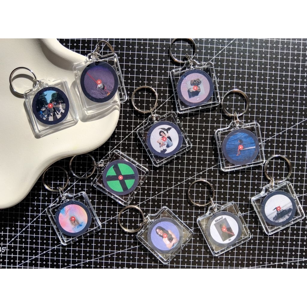 Keychain Akrilik CD Western Artist