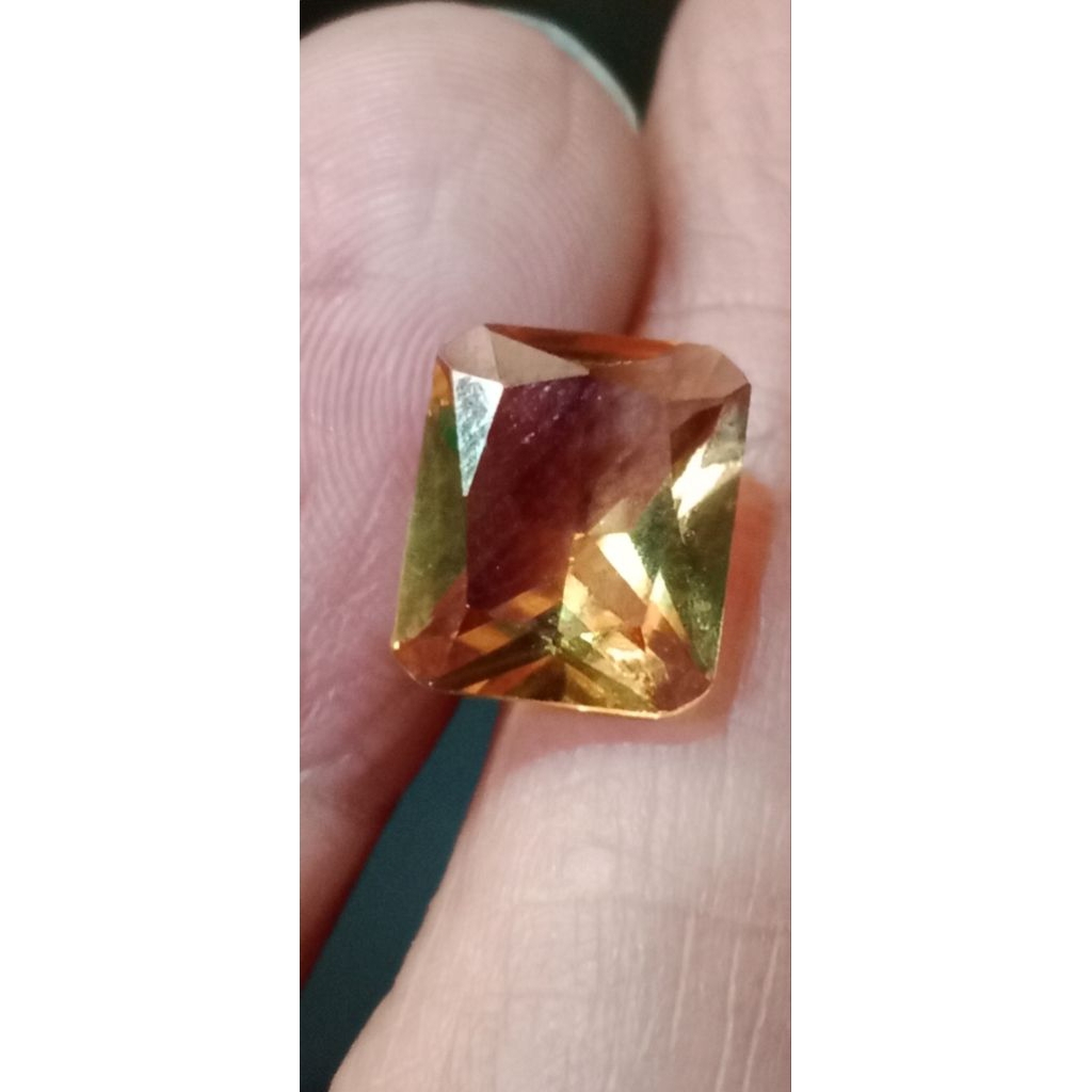 permata zultanite natural berubah warna  asli bawaan dari alam  kode 593