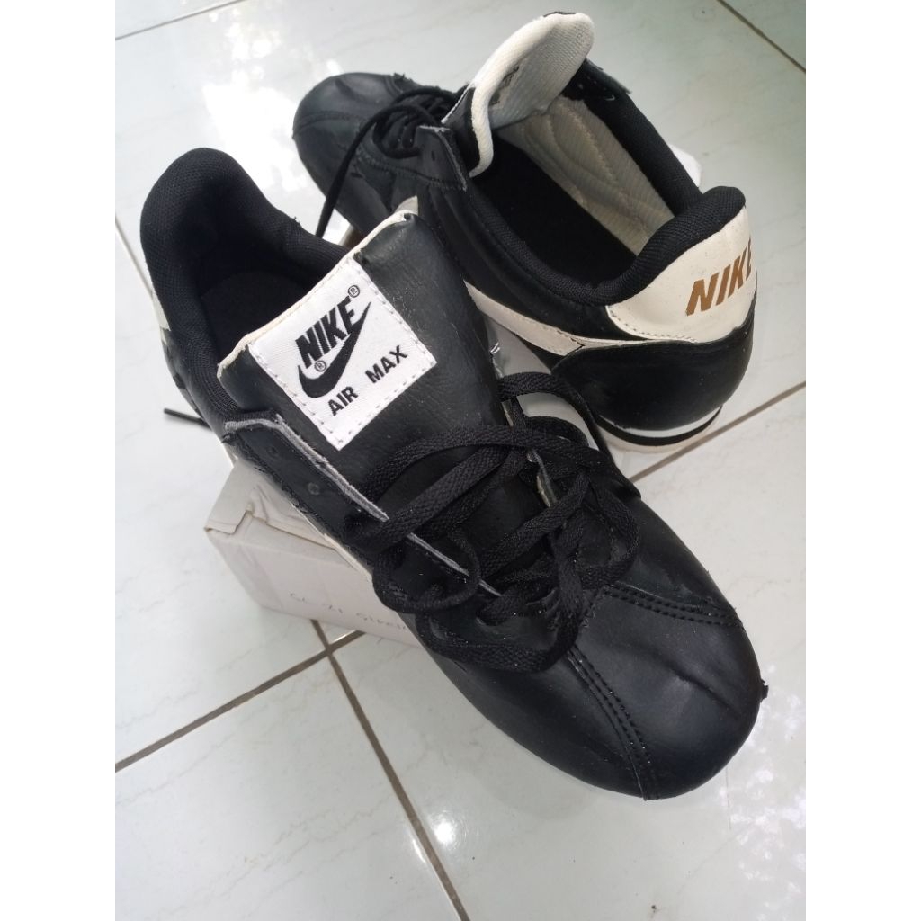 Sepatu second size 38