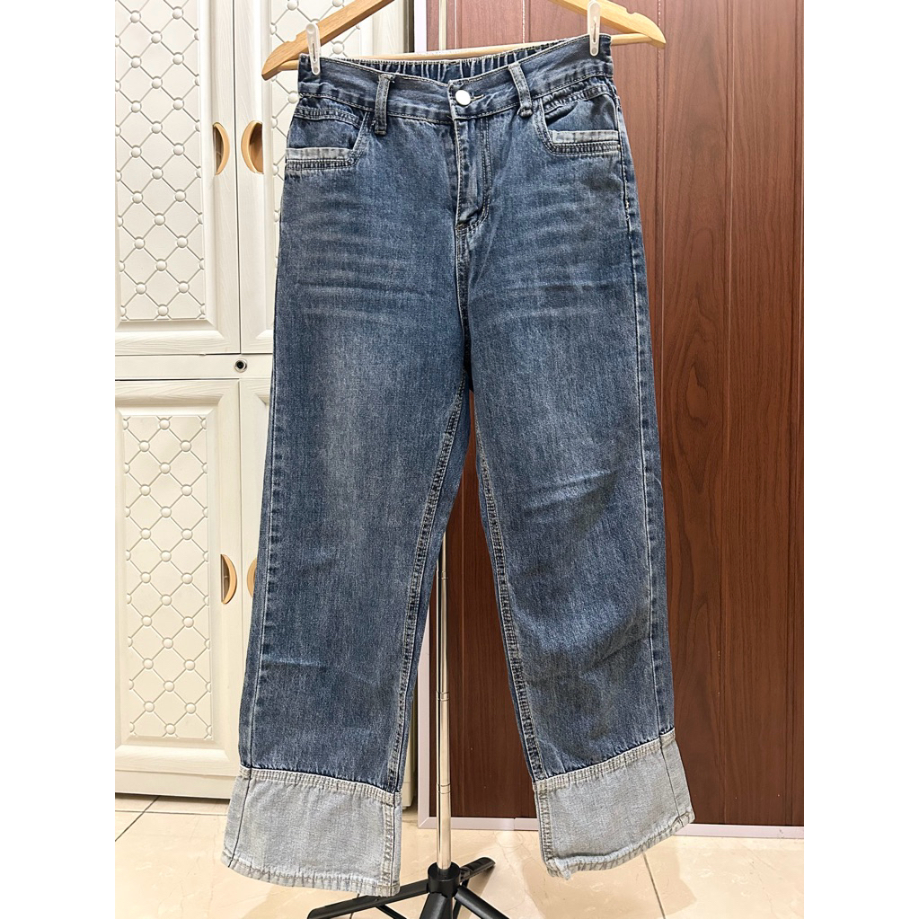 Jeans This is April