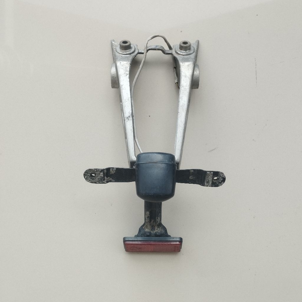 Spakbor plat nomor belakang Pulsar 200NS original