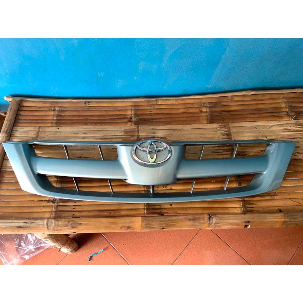 Grill Innova 2005-2008 Awal