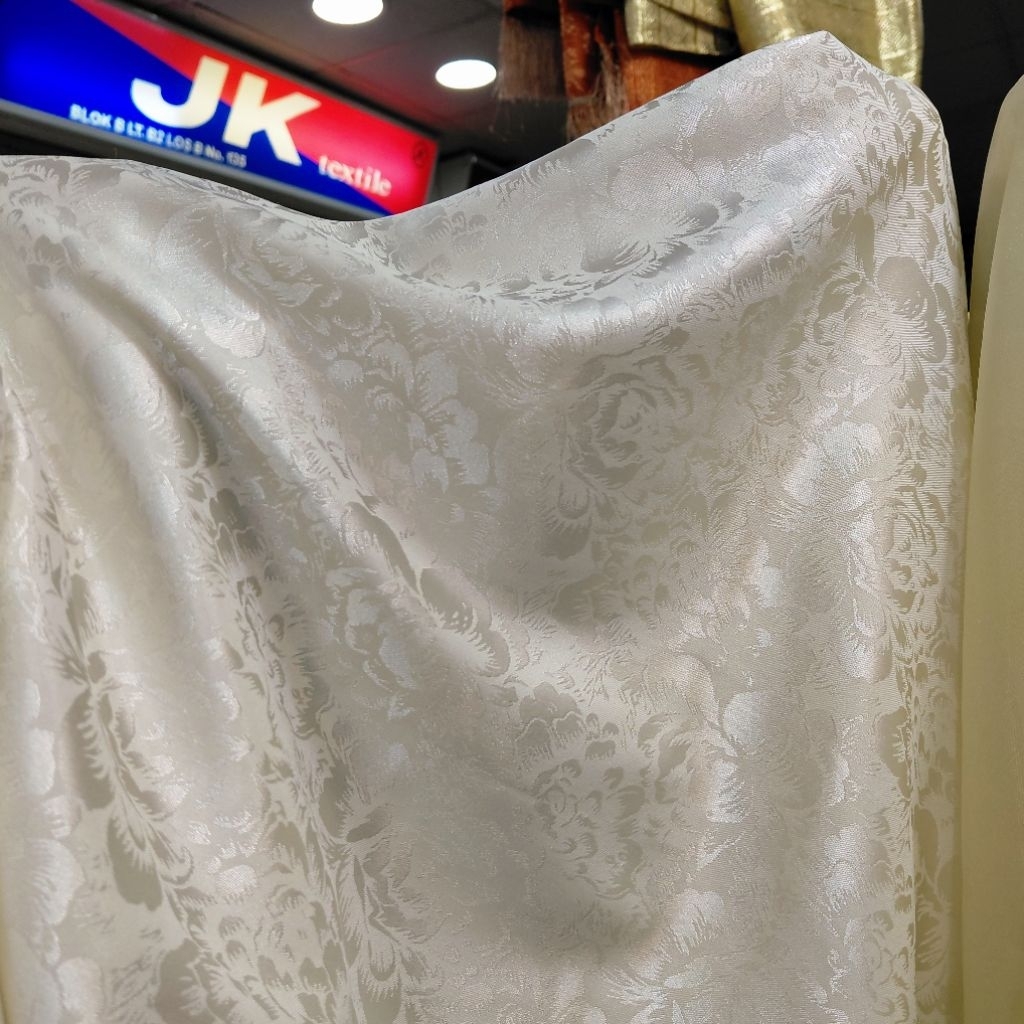 Kain Armany Silk/Jacquard Motif Bunga