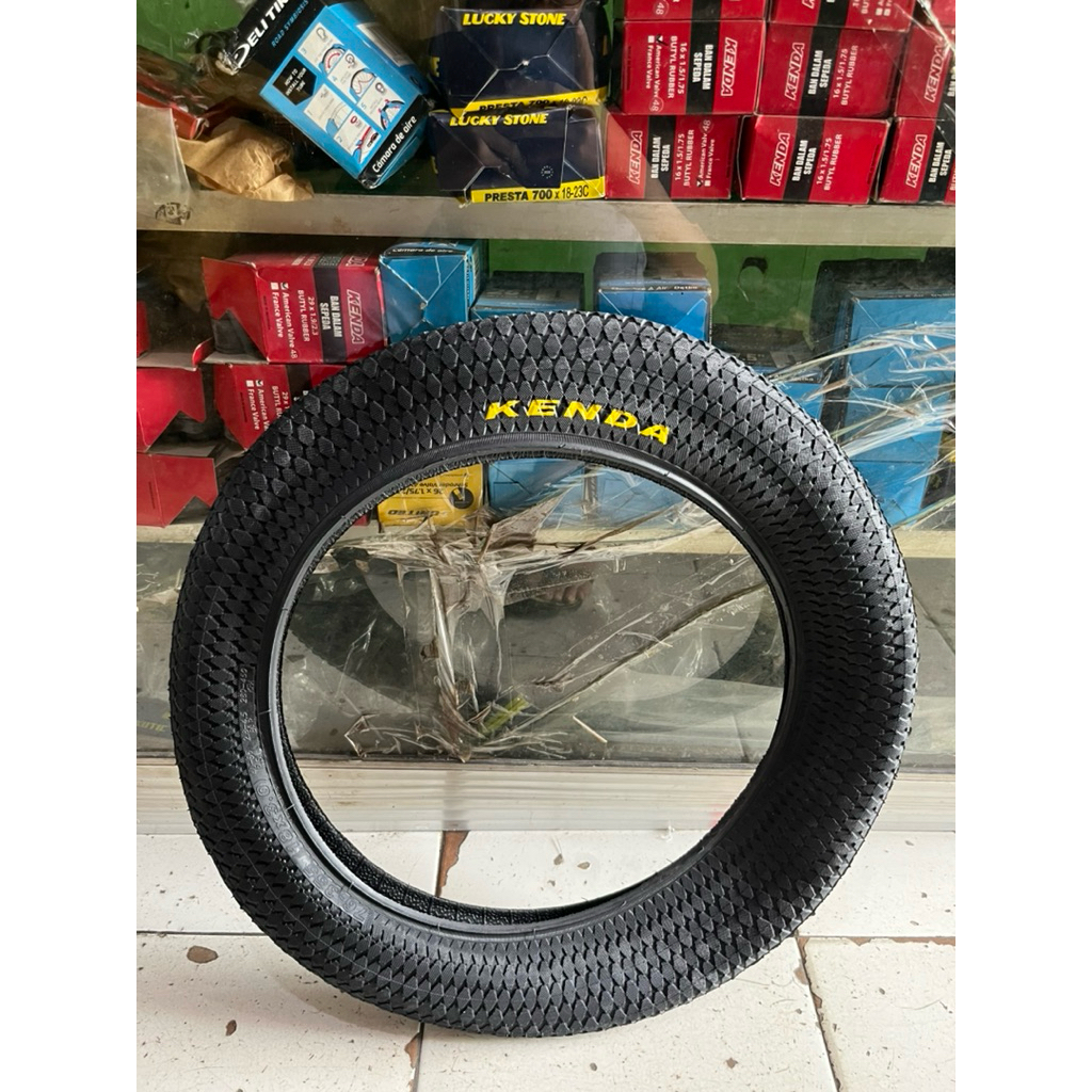 Ban luar ukuran 18 × 3.0 KENDA jumbo