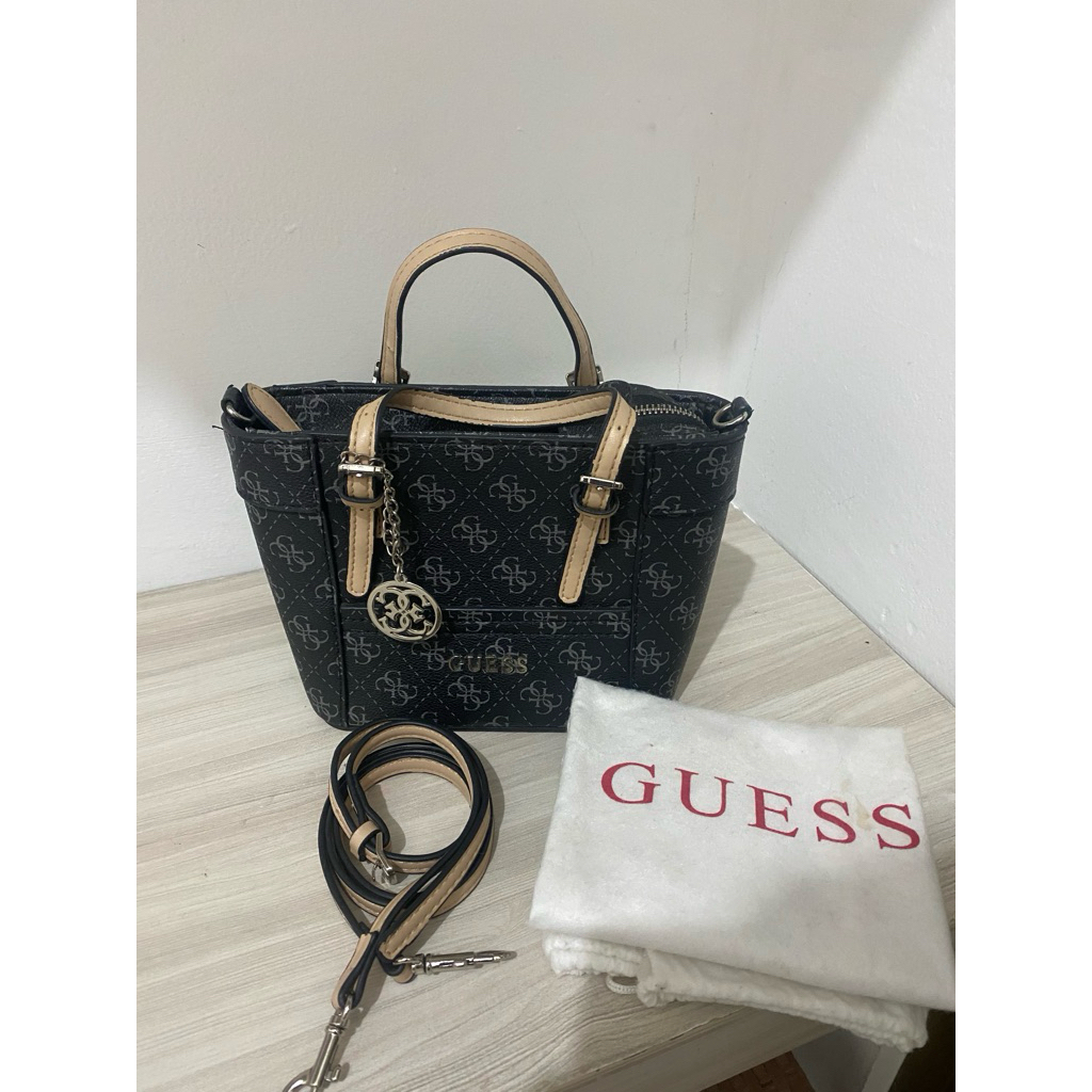 Tas Selempang Wanita Guess Paris - Model Black, Desain Elegan dan Praktis