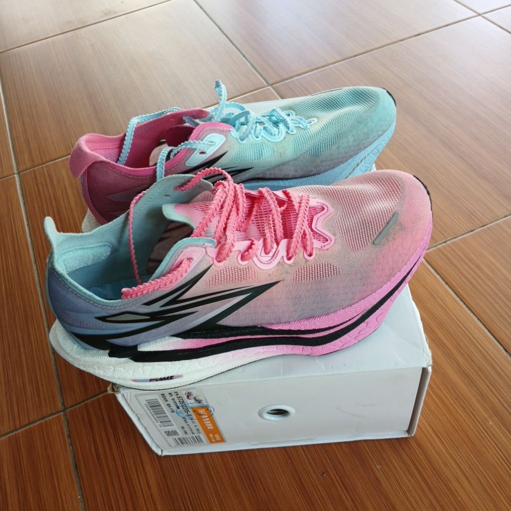 361 Degrees Flame 4.0 Sepatu lari preloved