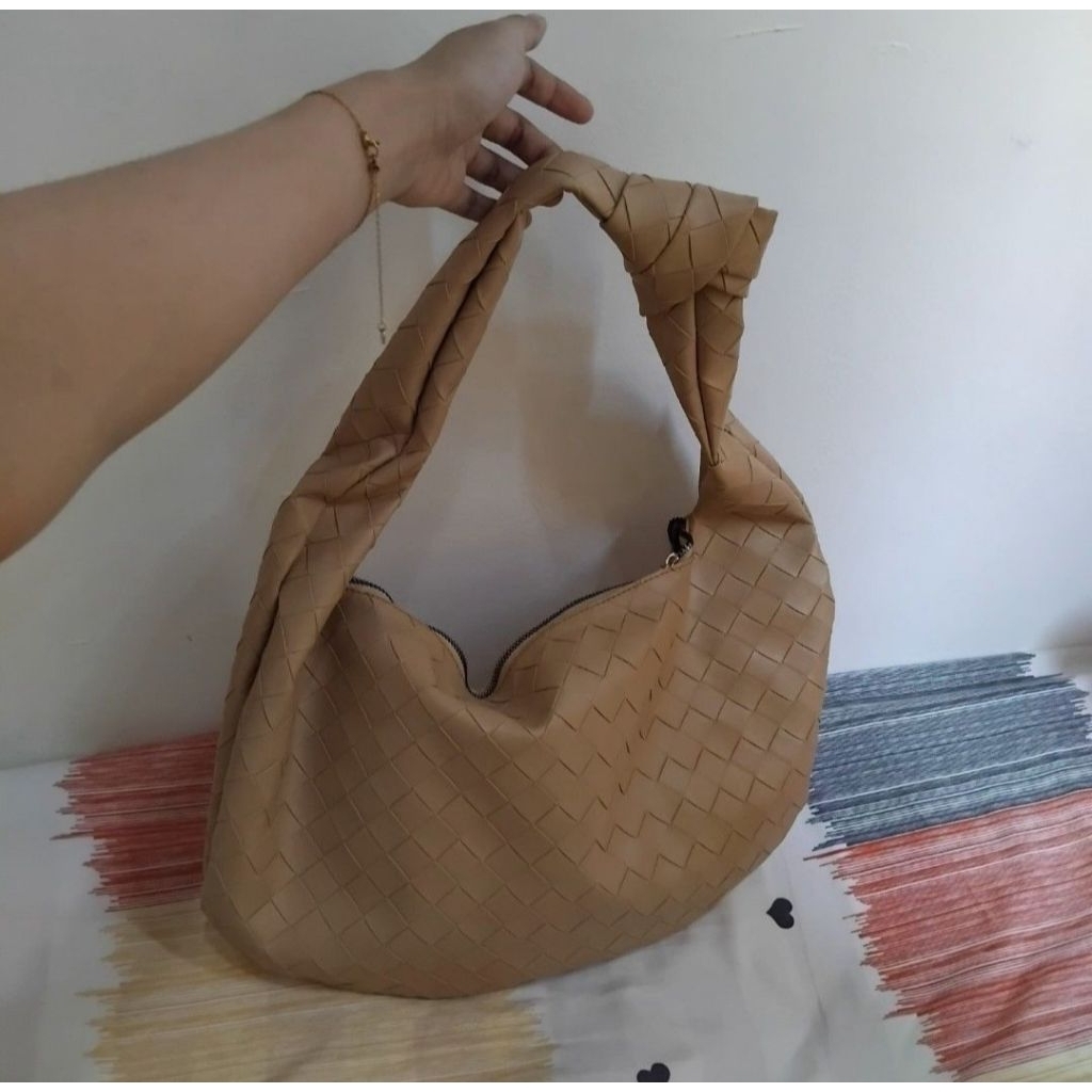 TAS TOTEBAG ANYAM BOTTEGA