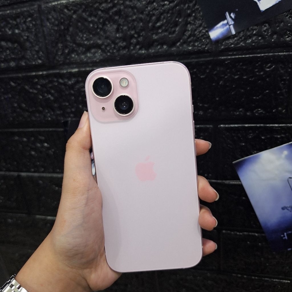 iPhone 15 128GB Warna Pink