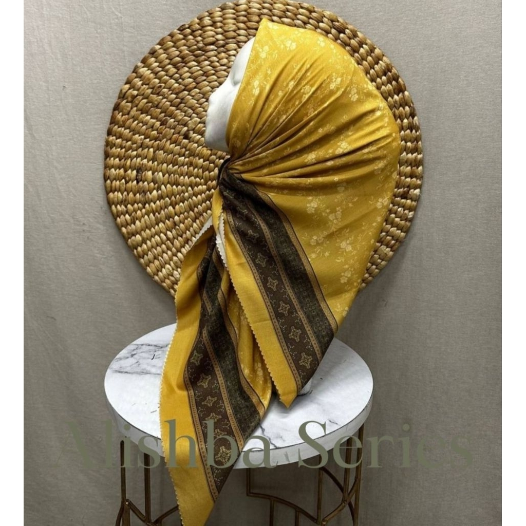 KERUDUNG SEGI EMPAT VOAL MOTIF BUNGA ALISHBA KUNING