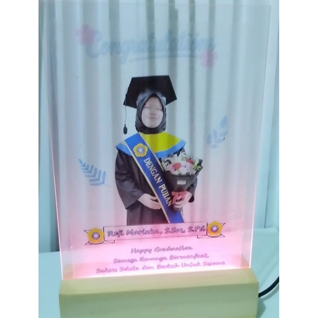 Gift bingkai akrilik LED (custom foto dan ucapan?