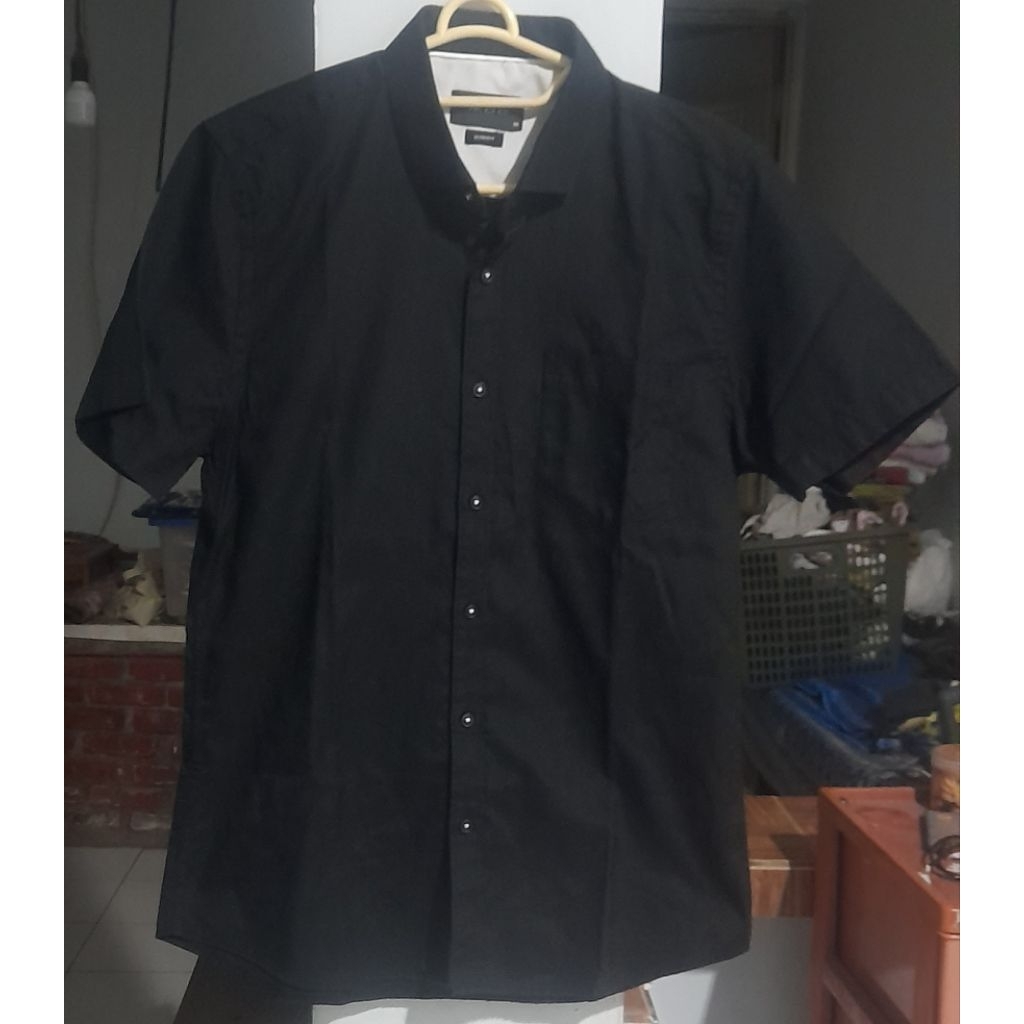 Preloved kemeja Hitam Pria Brand MOC