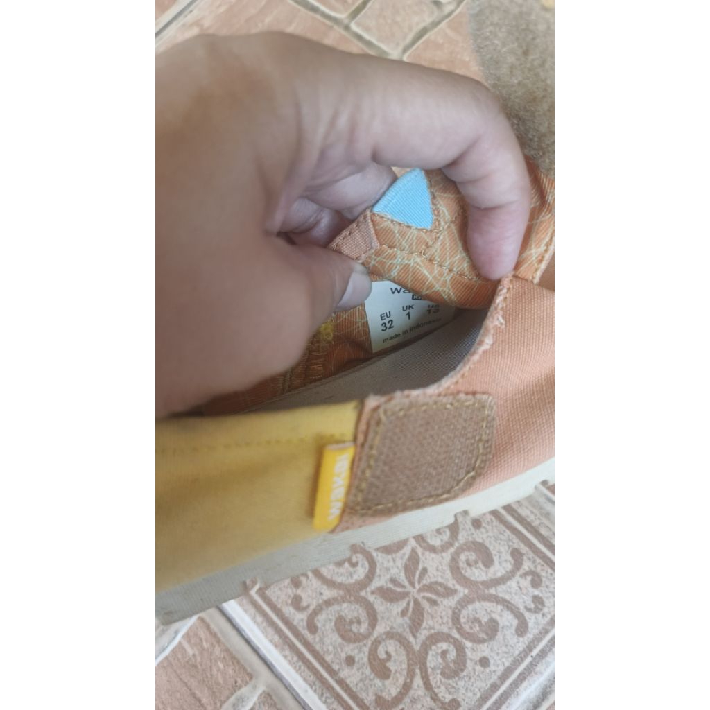 sepatu anak wakai
