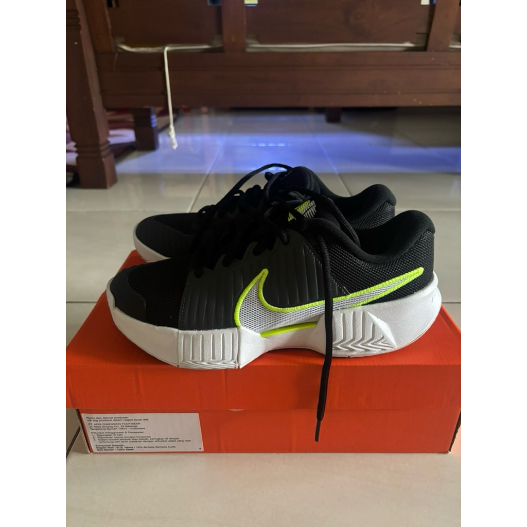 sepatu tenis dan padel nike